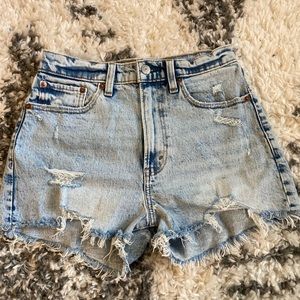 Abercrombie mom short high rise